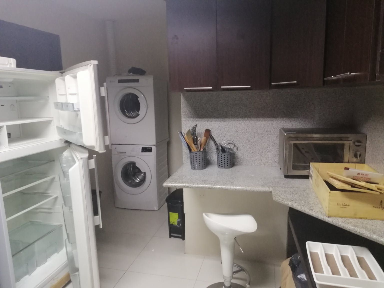 "2BR Condo for Rent in Easton Place, Salcedo Village, Makati"10