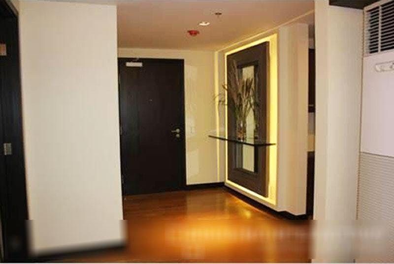 "2BR Condo for Rent in The Residences at Greenbelt, Legazpi Village, Ma"04