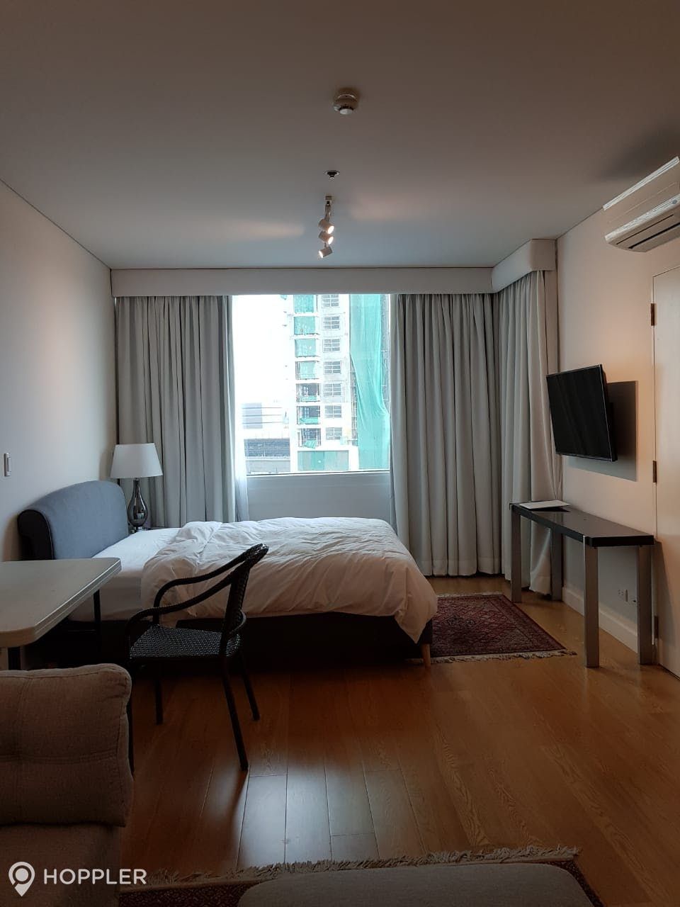 "Studio Condo for Rent in Park Terraces, San Lorenzo, Makati"10