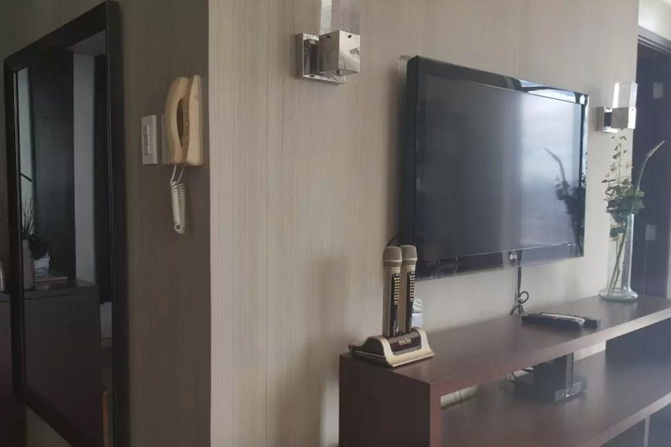 "3BR Condo for Rent in A.Venue Residences, Poblacion, Makati"08