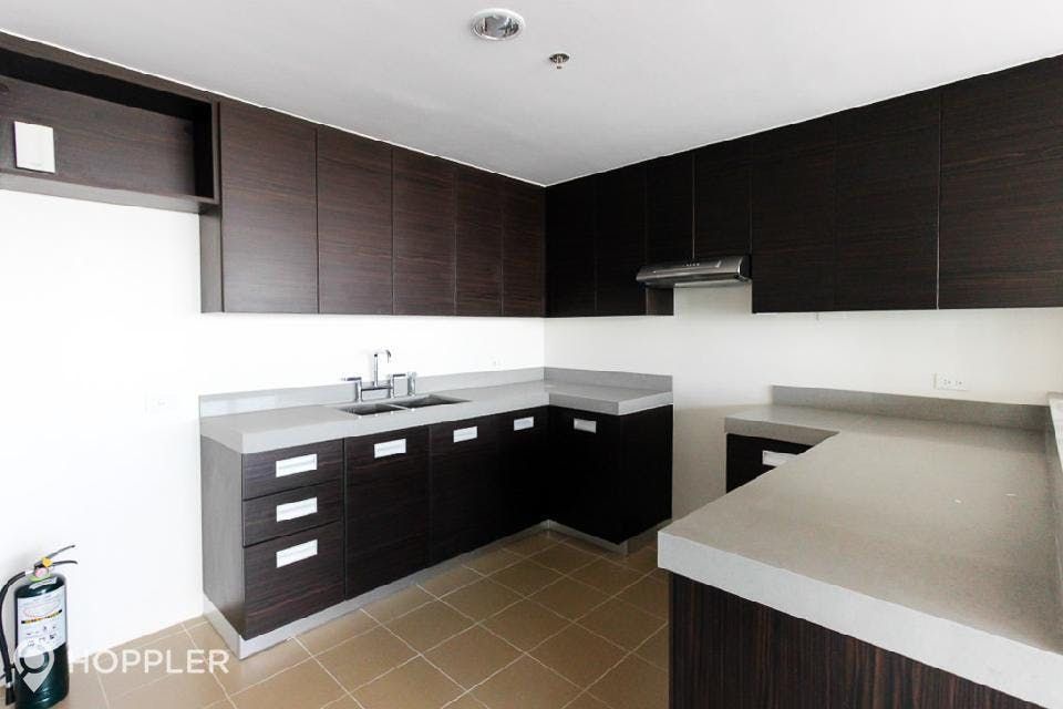"3BR Condo for Rent in Edades Tower and Garden Villas, Rockwell Center,"04