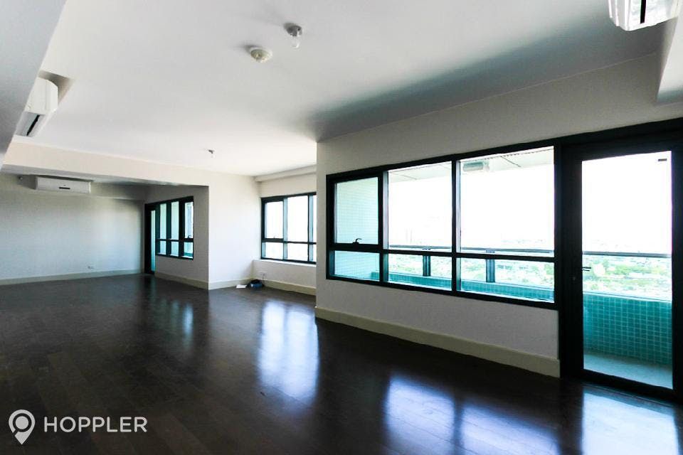 "3BR Condo for Rent in Edades Tower and Garden Villas, Rockwell Center,"08