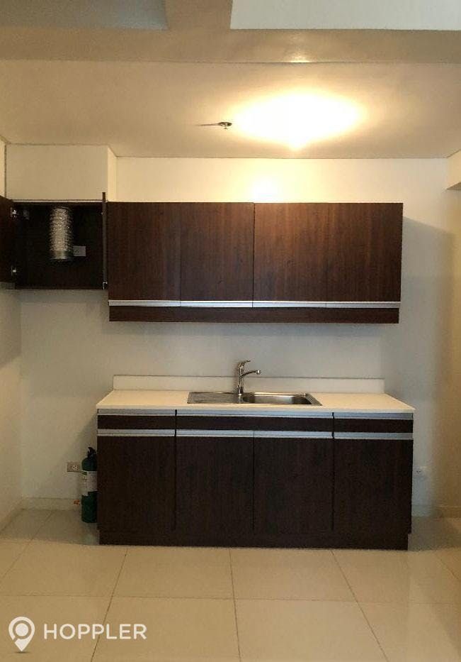 "1BR Condo for Rent in Eton Residences, Legazpi Village, Makati"04