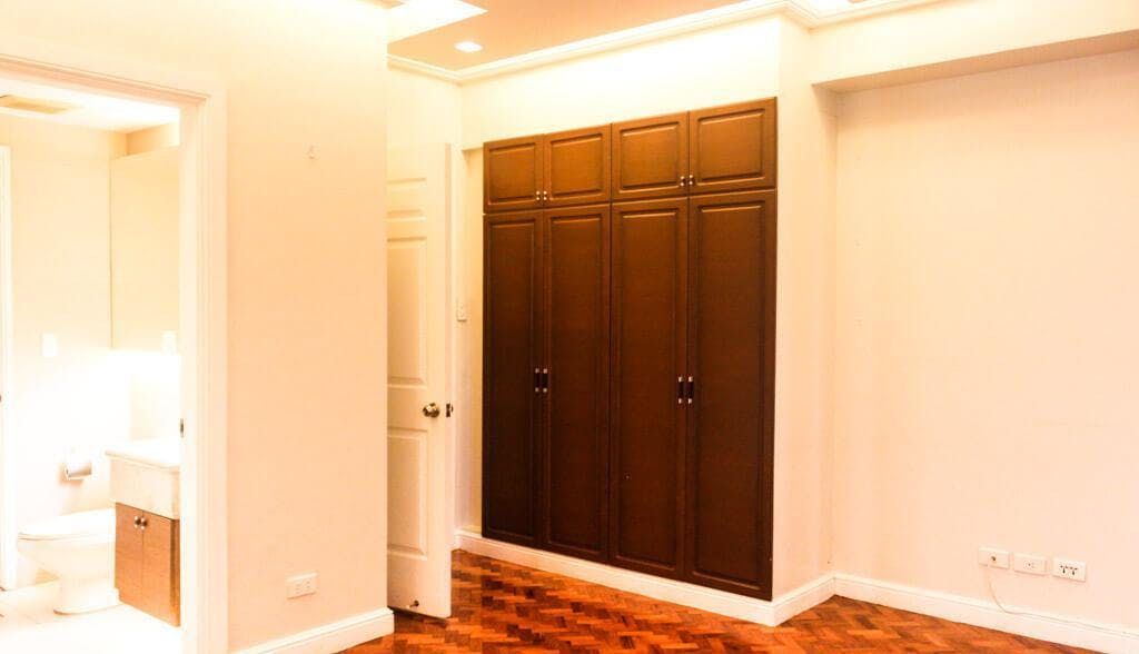 "3BR Condo for Rent in Elizabeth Place, Salcedo Village, Makati"03