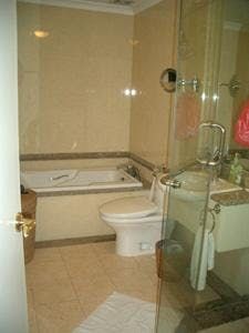 "2BR Condo for Rent in The Shang Grand Tower, Legazpi Village, Makati"10