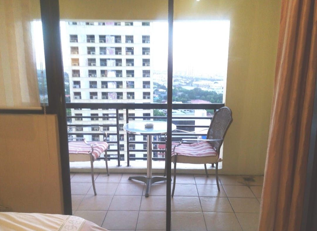 "Studio Condo for Rent in Greenbelt Radissons, Legazpi Village, Makati"06