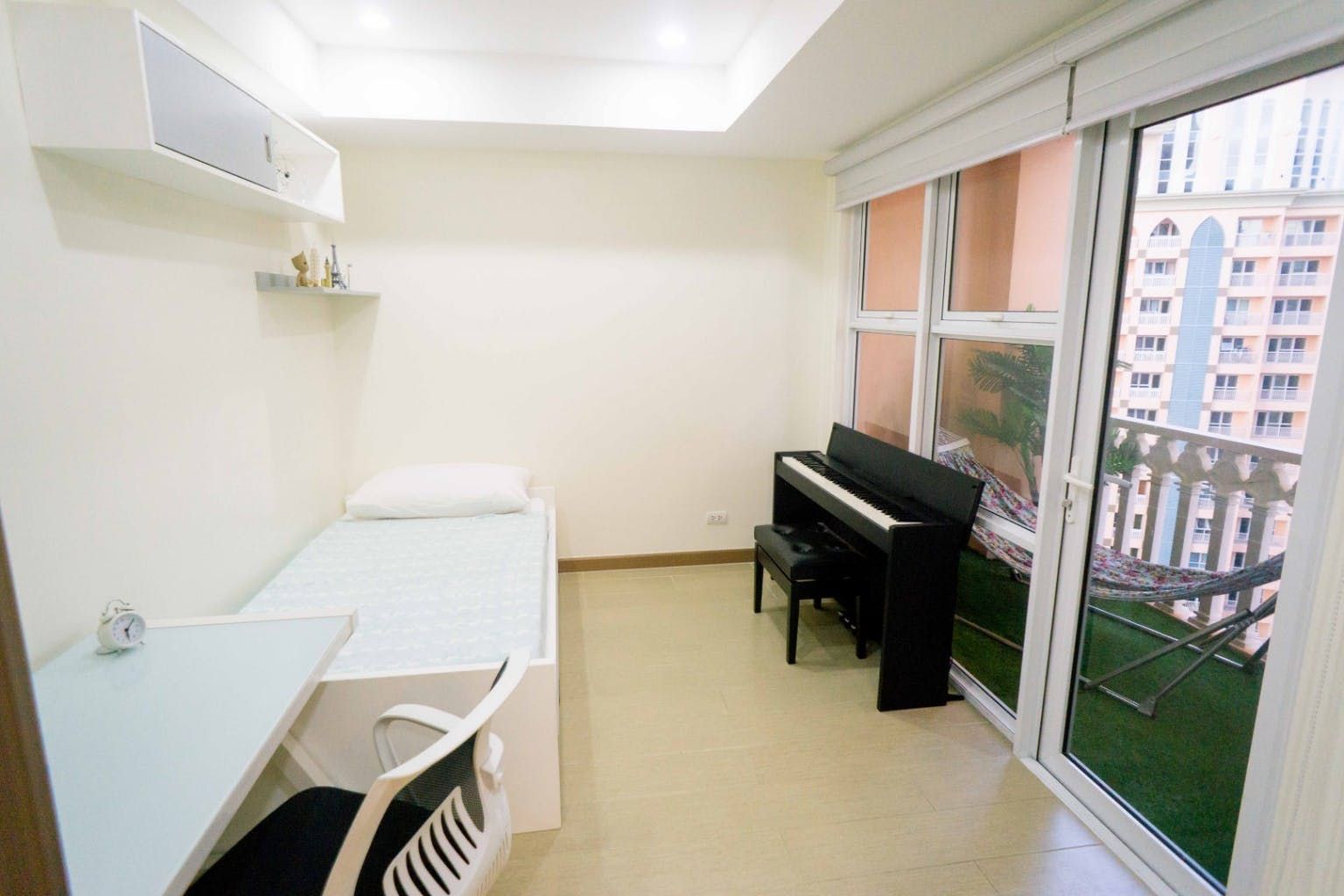 "2BR Condo for Rent in The Venice Luxury Residences, McKinley Hill, Tag"06