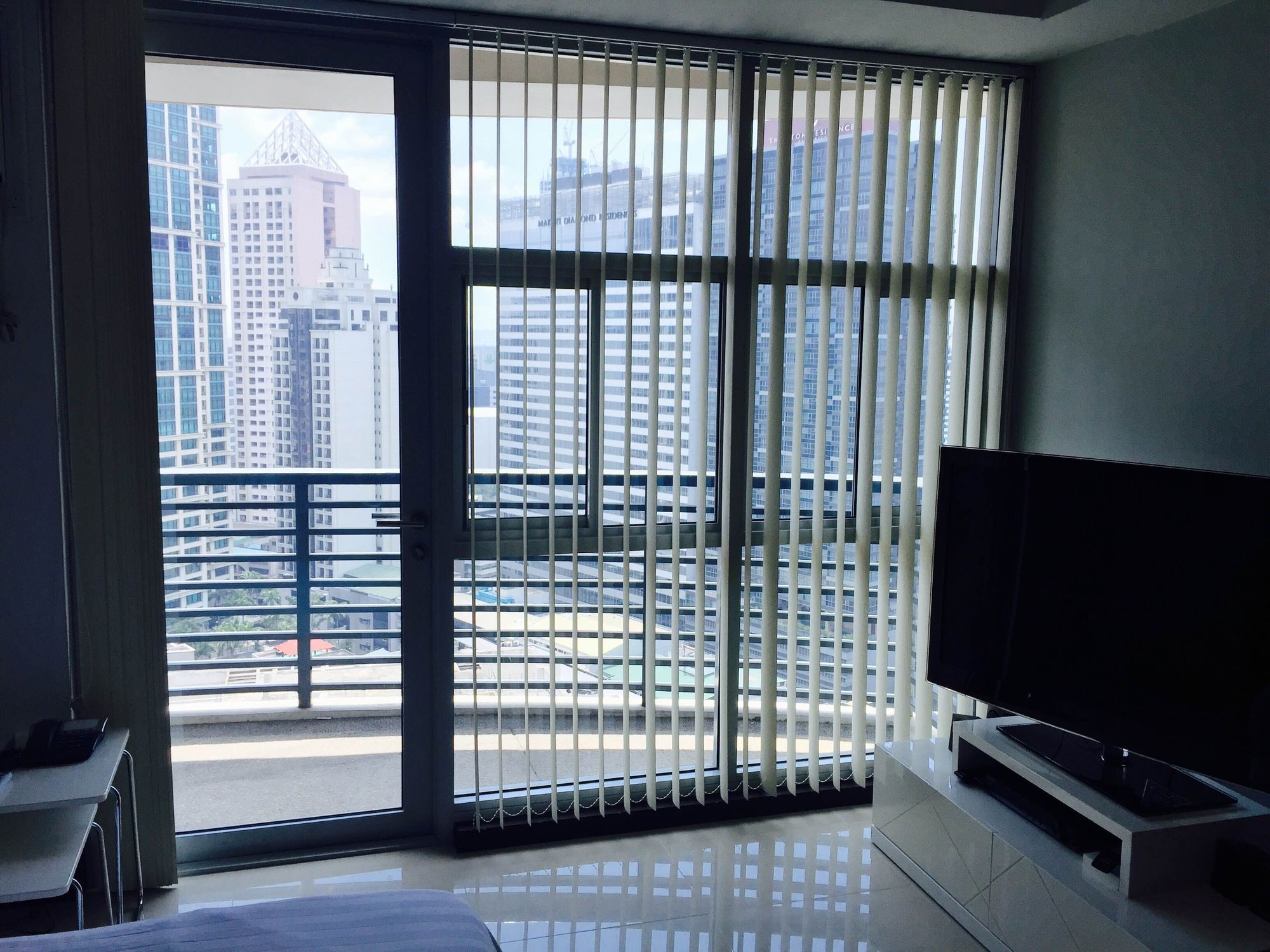 "1BR Condo for Rent in Greenbelt Excelsior, Legazpi Village, Makati"09