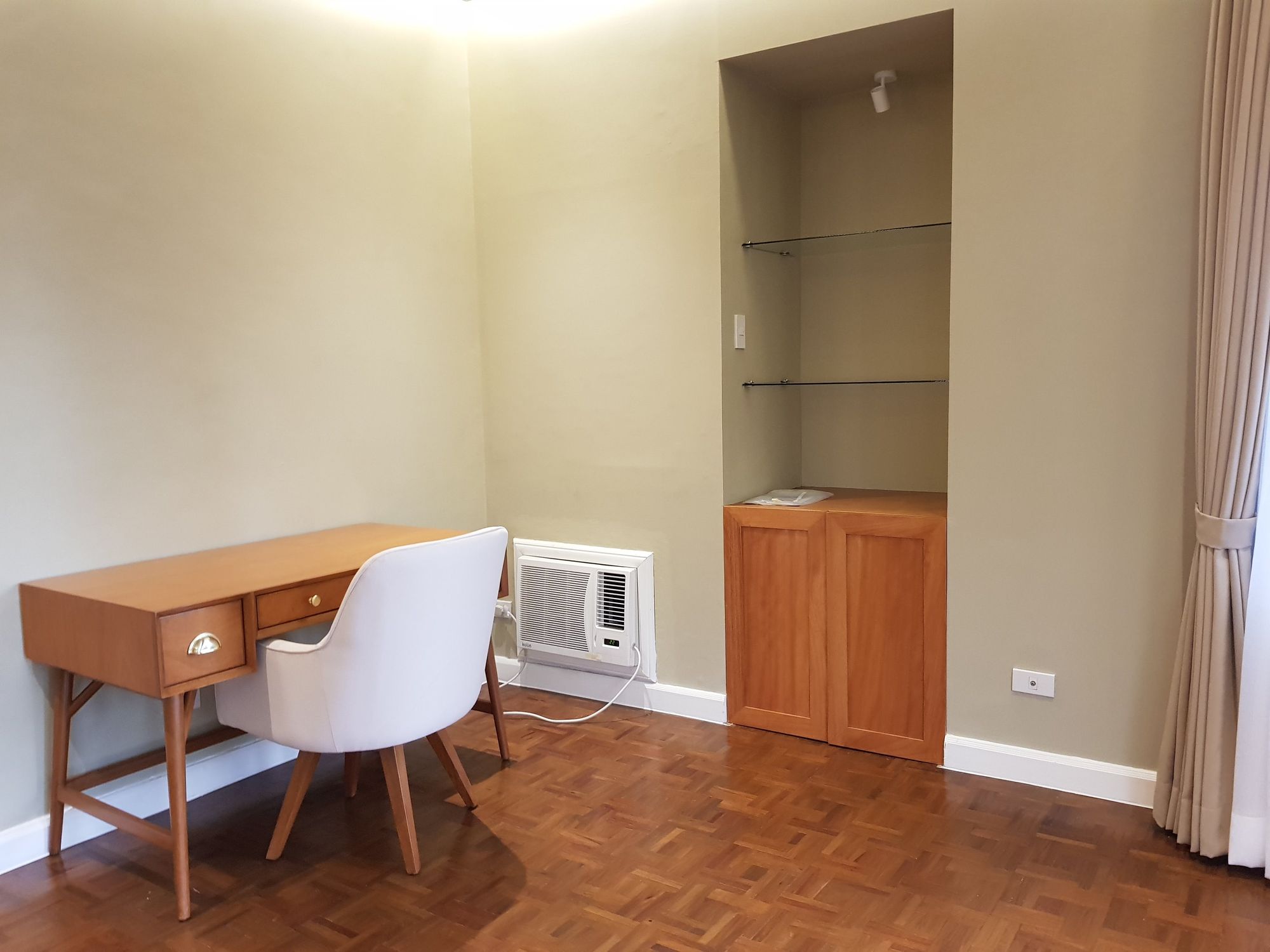 "3BR Condo for Rent in Twin Towers, Urdaneta, Makati"07