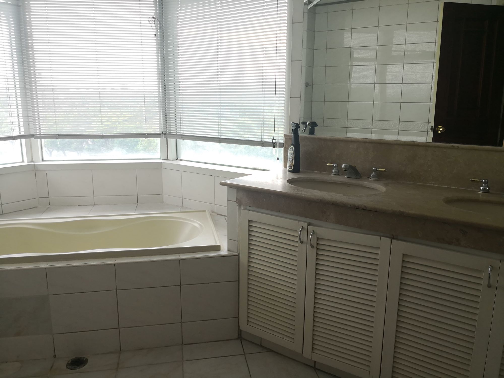 "2BR Condo for Rent in Aspen Tower, Filinvest Corporate City, Muntinlup"05