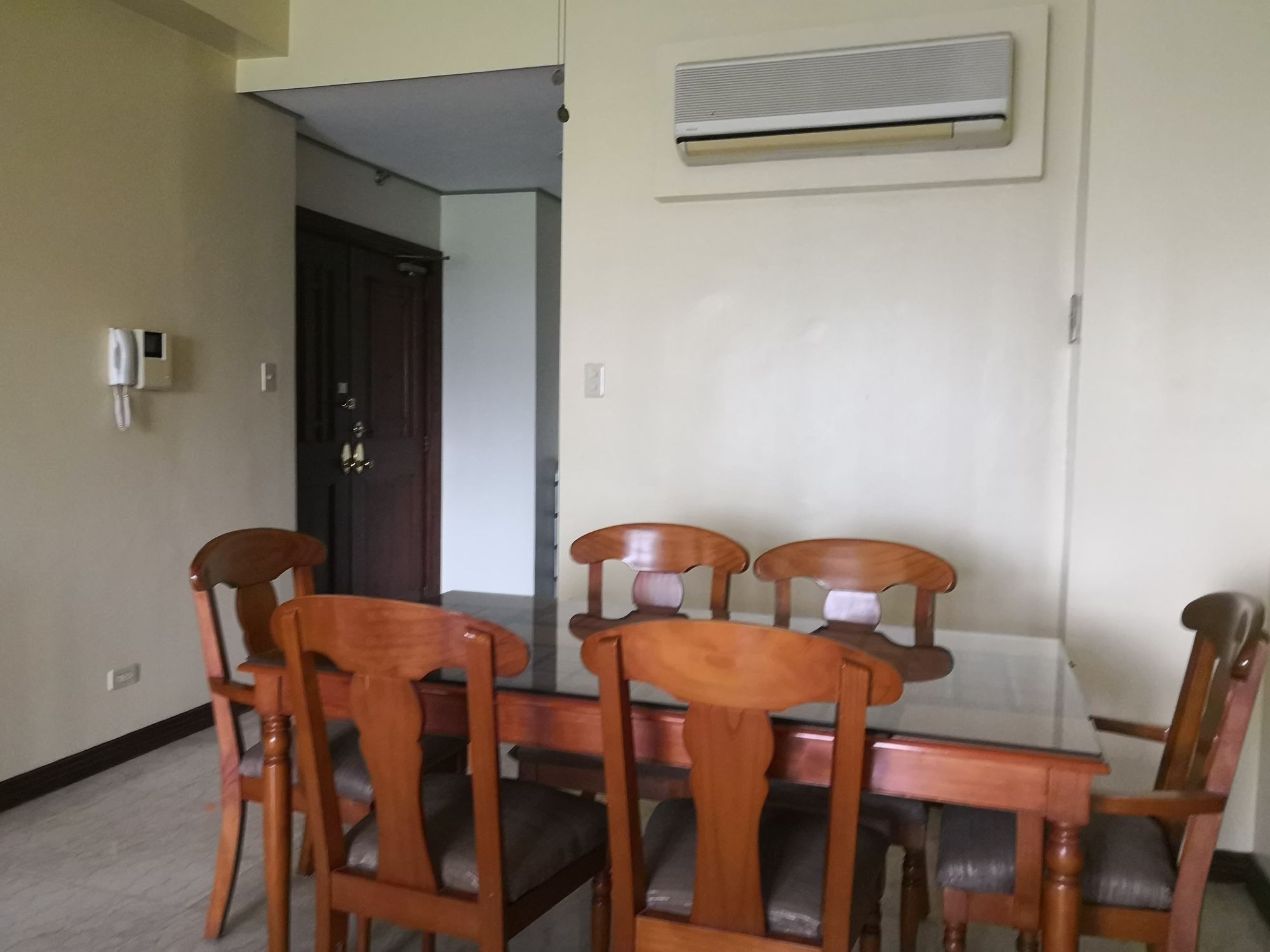 "2BR Condo for Rent in Aspen Tower, Filinvest Corporate City, Muntinlup"07