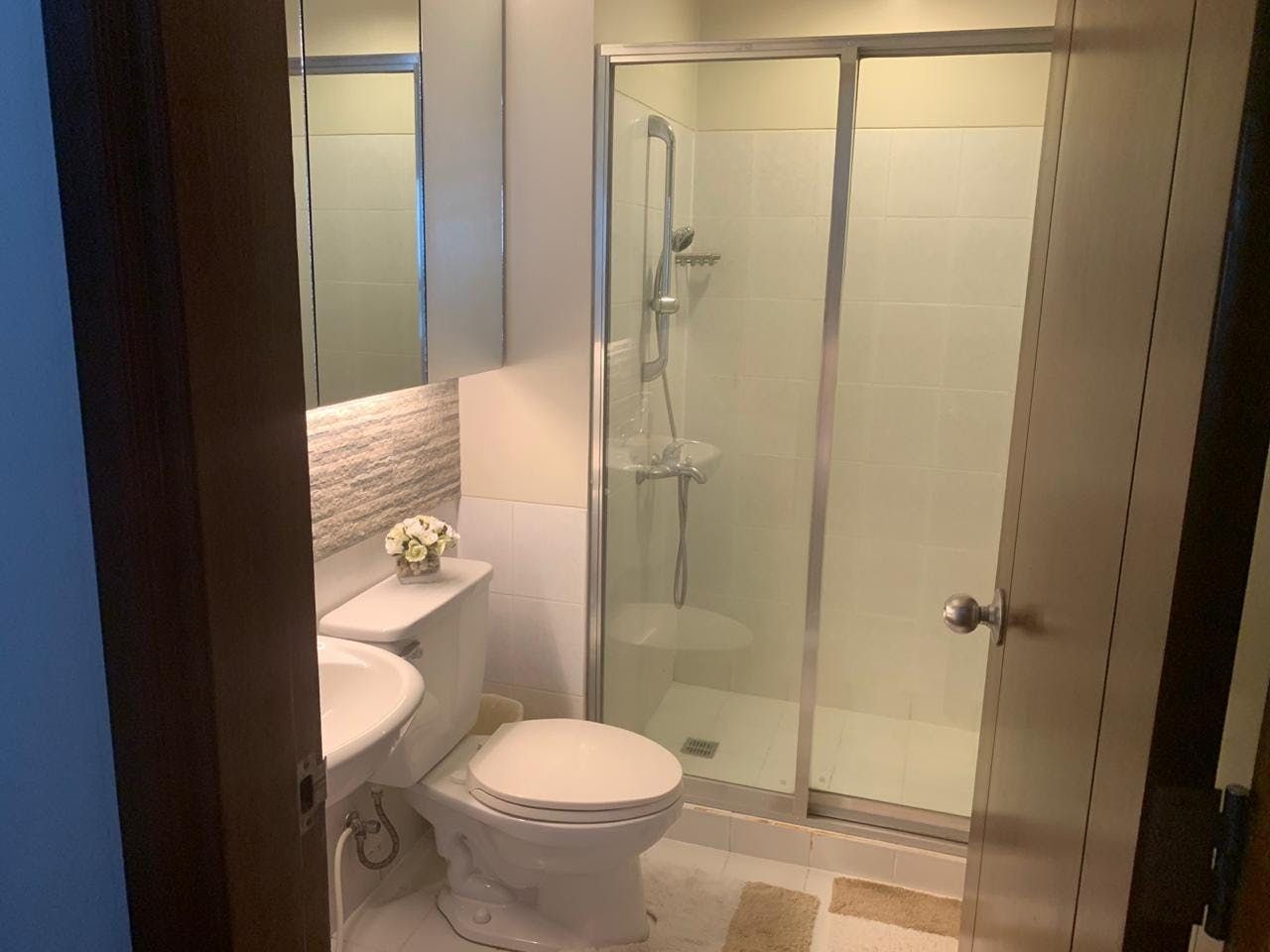 "2BR Condo for Rent in The Residences at Greenbelt, Legazpi Village, Ma"05