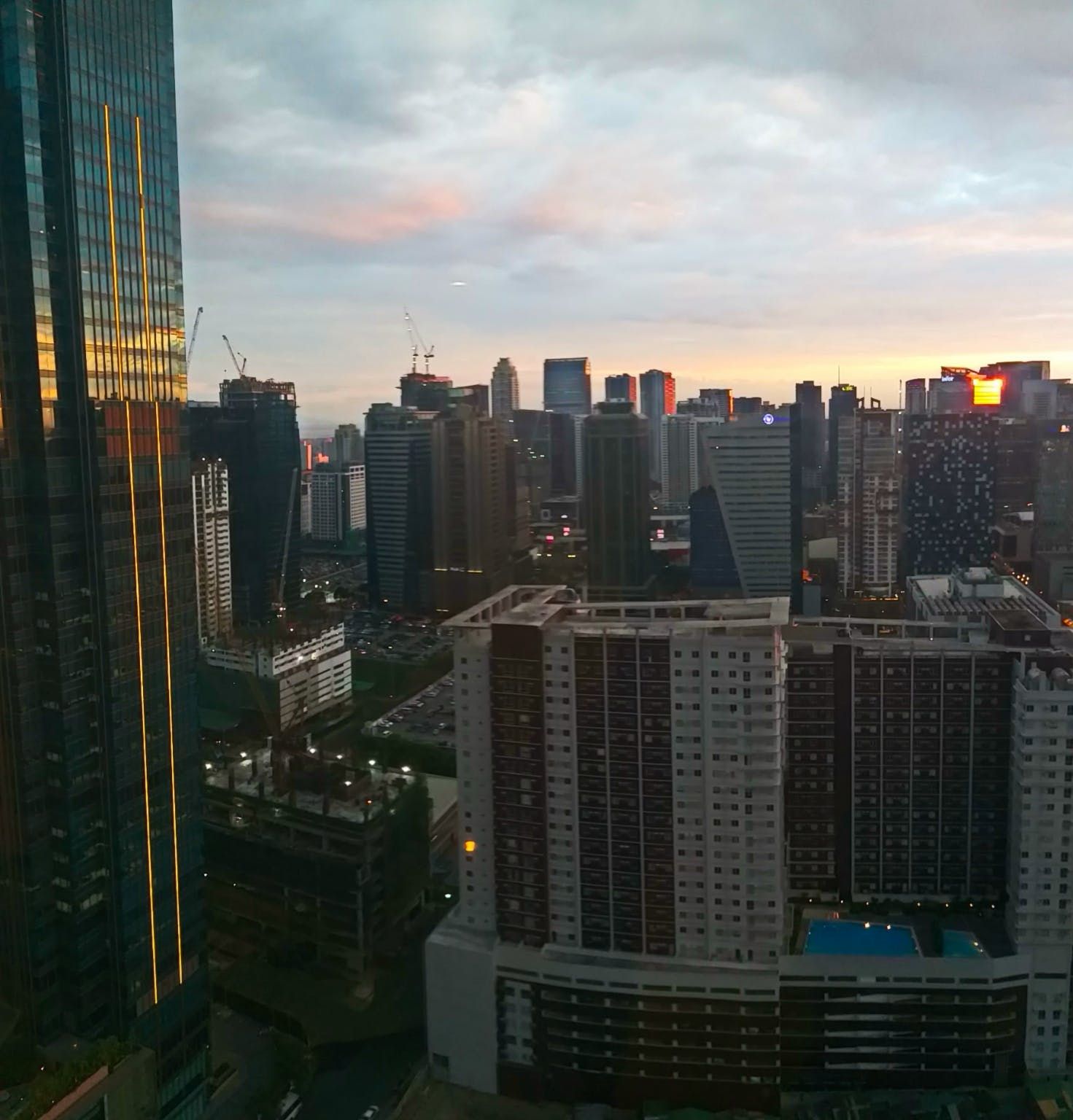 "3BR Condo for Rent in Park West, BGC - Bonifacio Global City, Taguig"09
