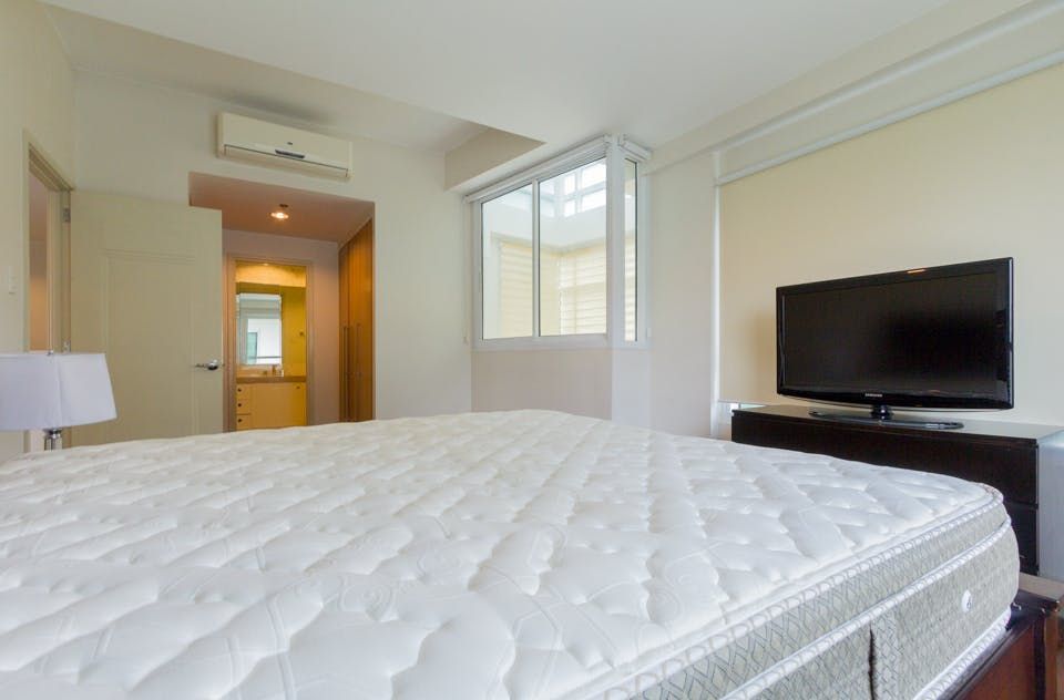 "2BR Condo for Rent in Edades Tower and Garden Villas, Rockwell Center,"06