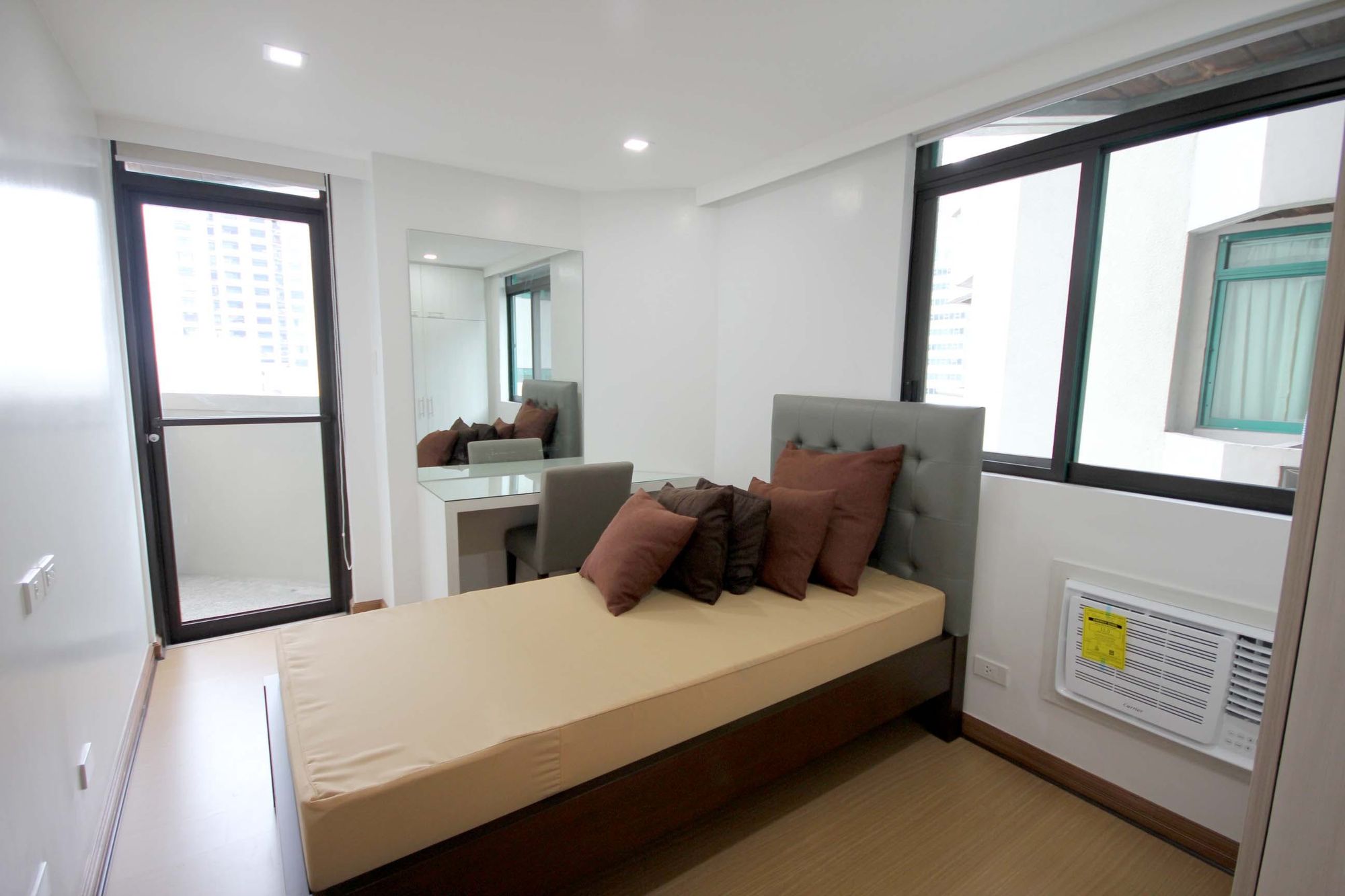 "2BR Condo for Rent in Emerald Mansion, Ortigas Center, Pasig"04