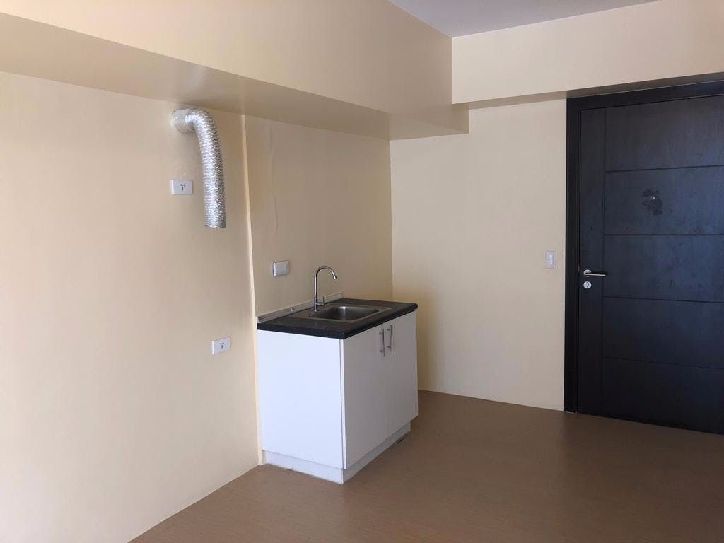 "Studio Condo for Rent in Avida CityFlex Towers, BGC - Bonifacio Global"05