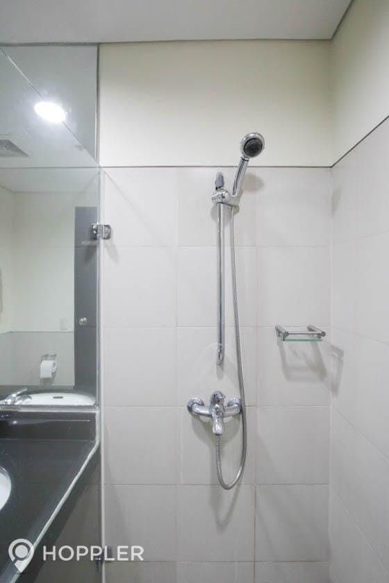 "1BR Condo for Rent in The Residences at Greenbelt, Legazpi Village, Ma"04