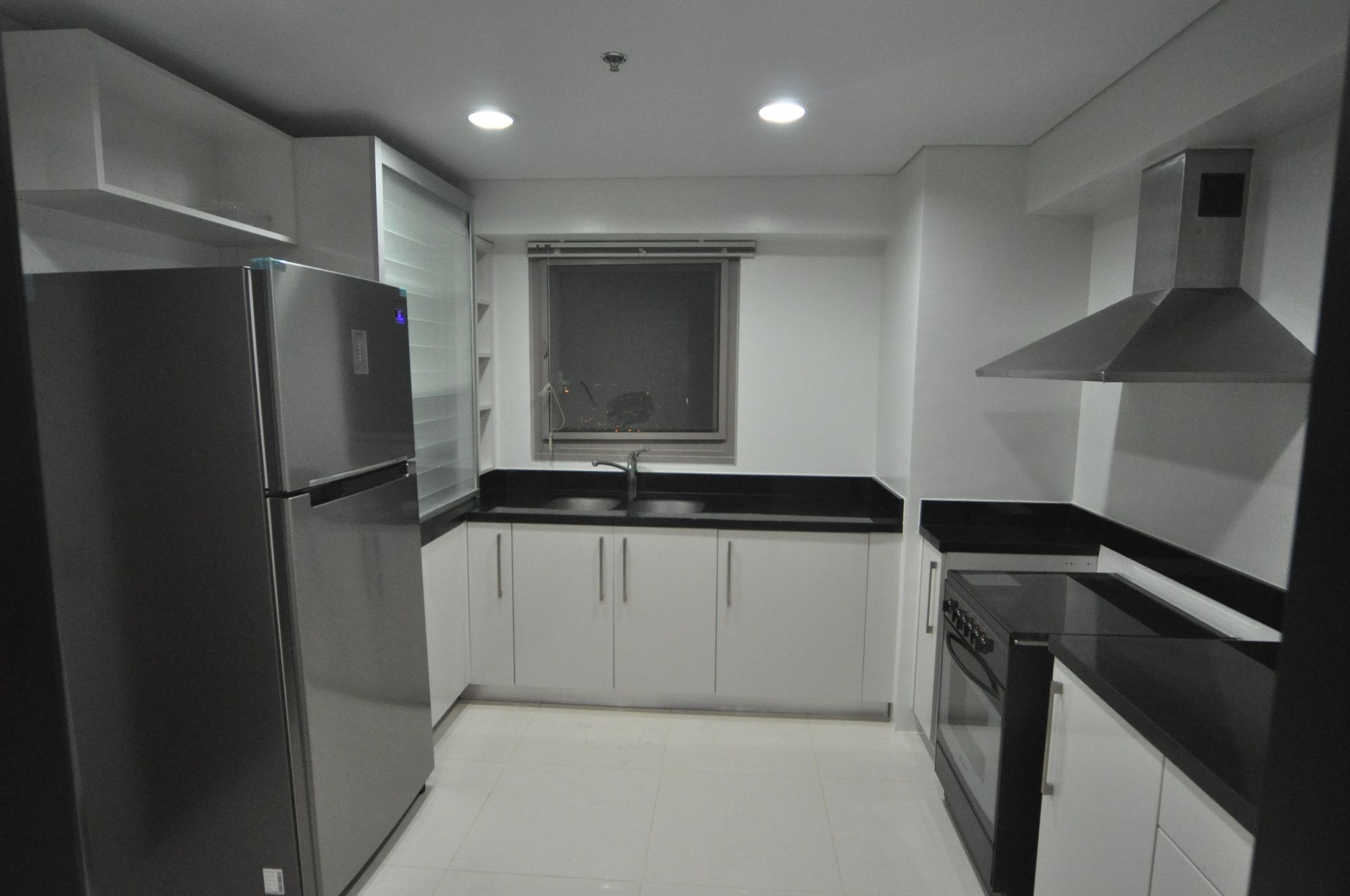 "3BR Condo for Rent in The Residences at Greenbelt, Legazpi Village, Ma"05
