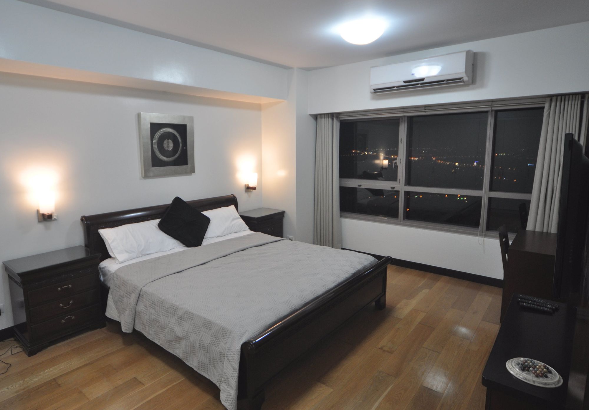 "3BR Condo for Rent in The Residences at Greenbelt, Legazpi Village, Ma"09