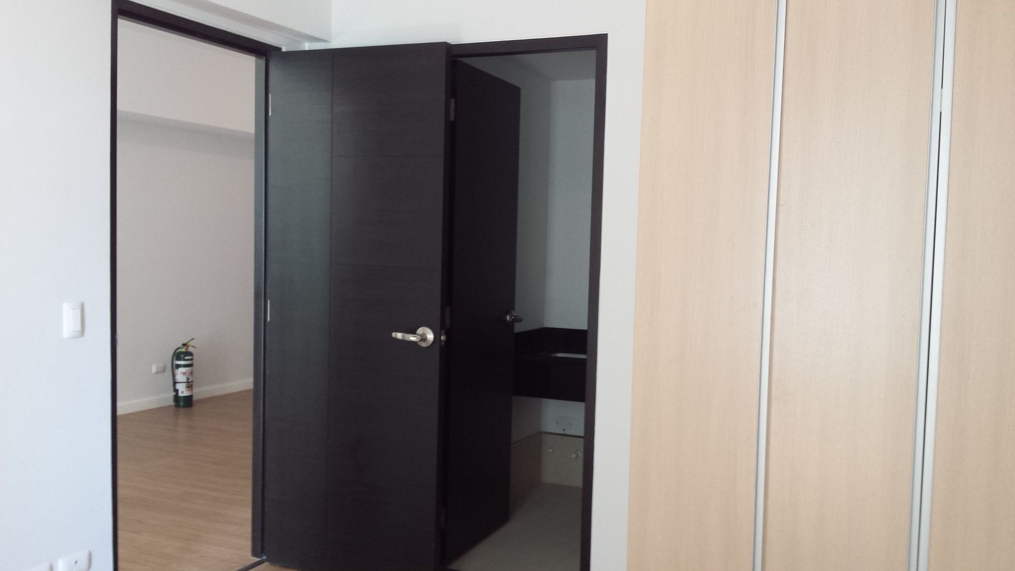 "1BR Condo for Rent in The Meranti at Two Serendra, BGC - Bonifacio Glo"06