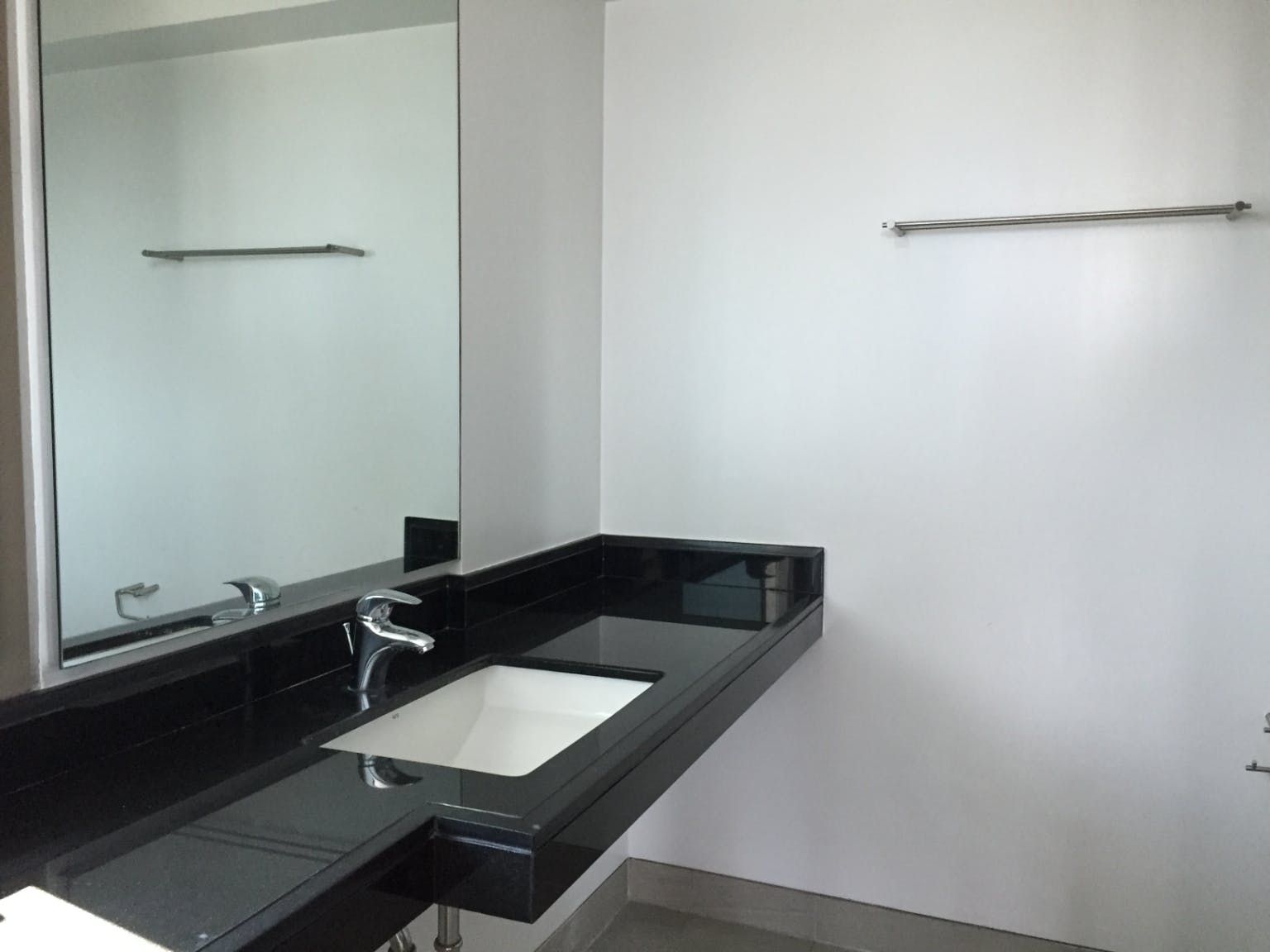 "2BR Condo for Rent in The Residences at Greenbelt, Legazpi Village, Ma"05