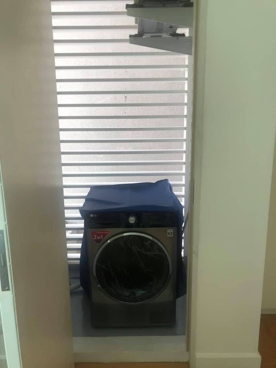 "Studio Condo for Rent in Park Terraces, San Lorenzo, Makati"06