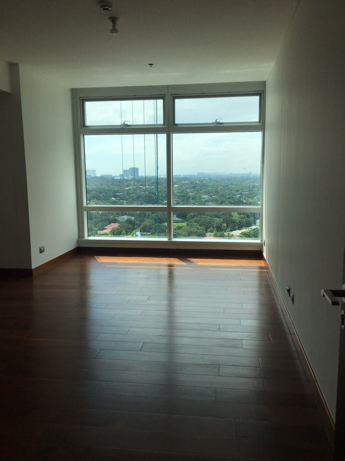 "3BR Condo for Rent in Two Roxas Triangle, Salcedo Village, Makati"06
