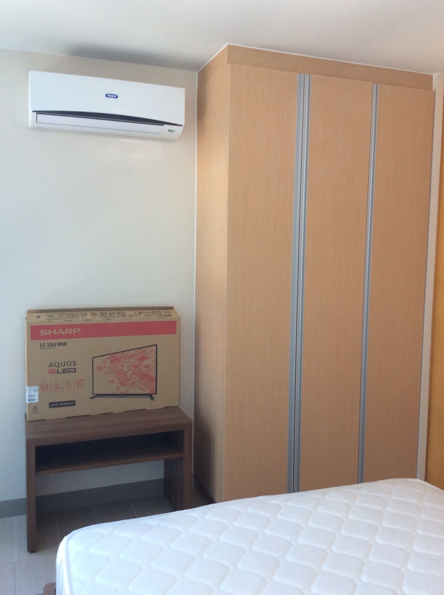 "Studio Condo for Rent in One Uptown Residence, BGC - Bonifacio Global"06