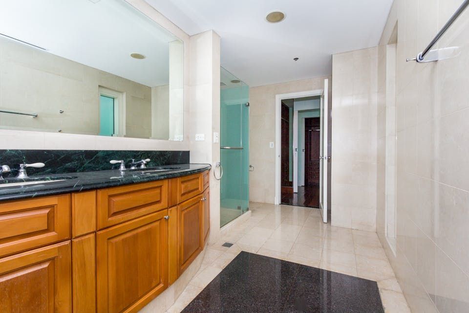 "3BR Condo for Rent in One Roxas Triangle, Urdaneta, Makati"03