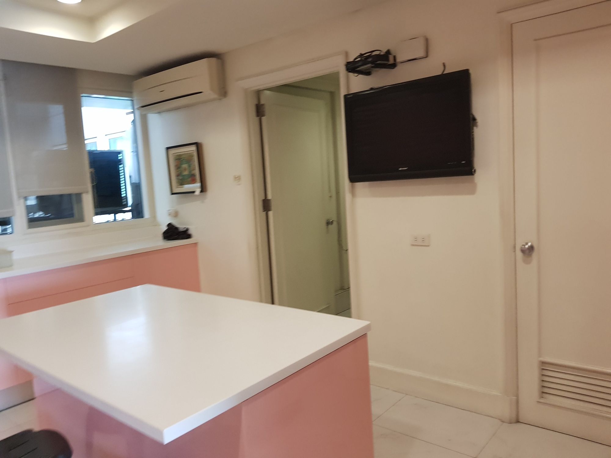 "3BR Condo for Rent in One Roxas Triangle, Urdaneta, Makati"05