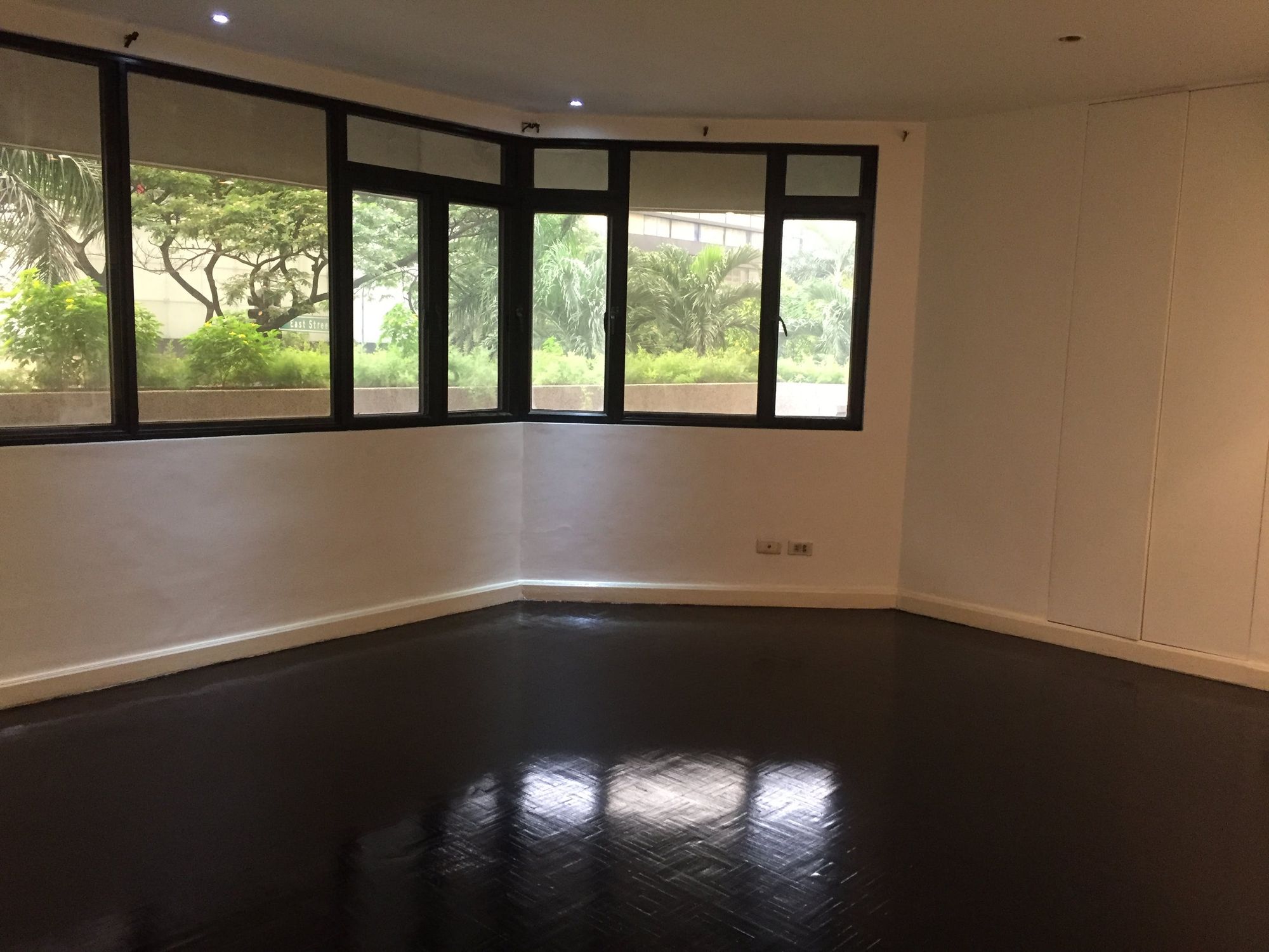 "2BR Condo for Rent in The Ritz Towers, Urdaneta, Makati"08