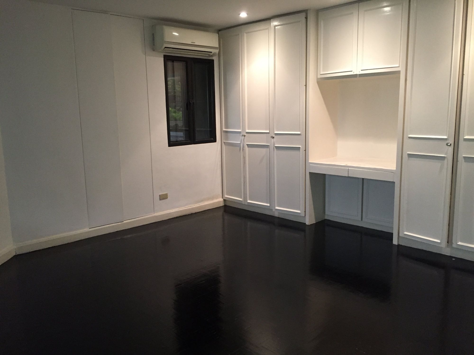 "2BR Condo for Rent in The Ritz Towers, Urdaneta, Makati"10