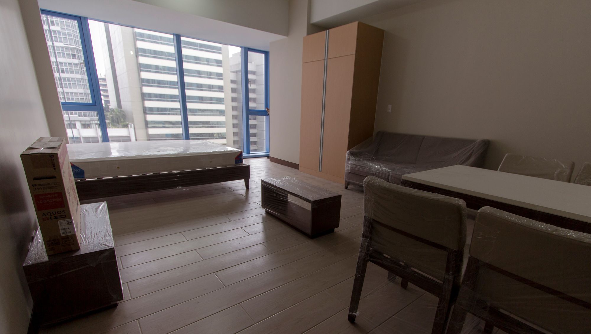 "Studio Condo for Rent in Three Central, Salcedo Village, Makati"06