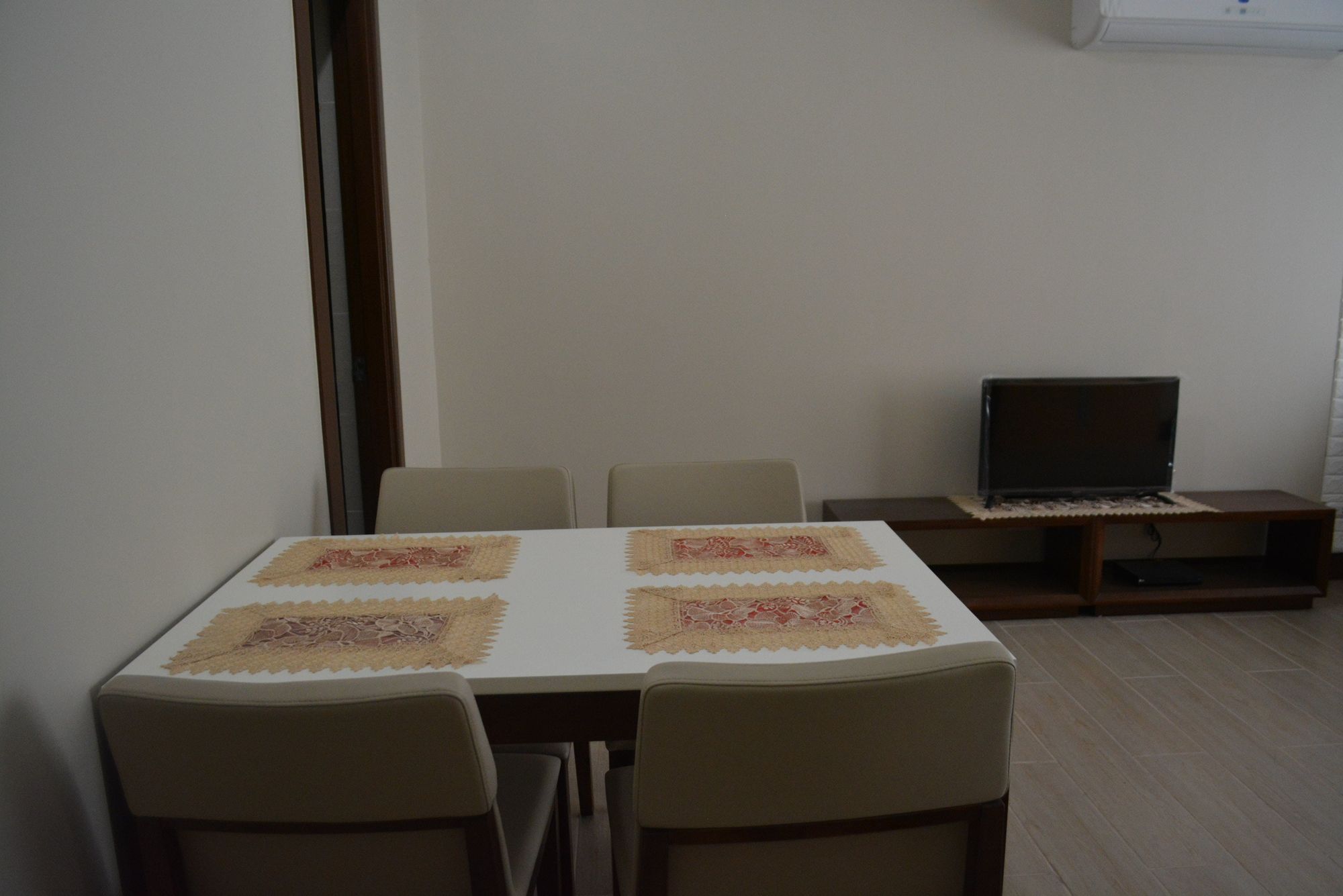 "Studio Condo for Rent in Three Central, Salcedo Village, Makati"08