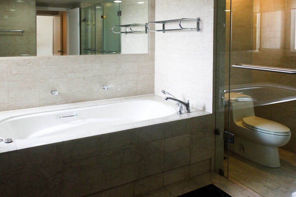 "3BR Condo for Rent in One Roxas Triangle, Urdaneta, Makati"08