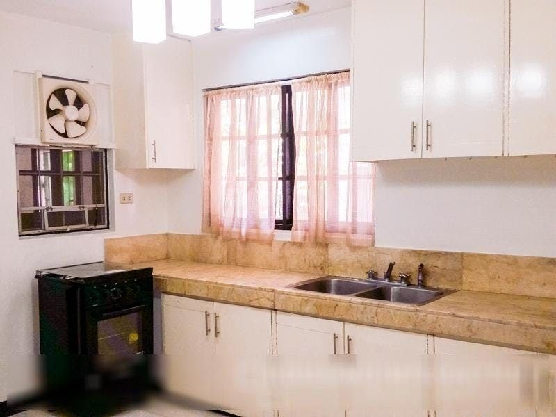 "2BR Condo for Rent in , San Lorenzo Village, Makati"05