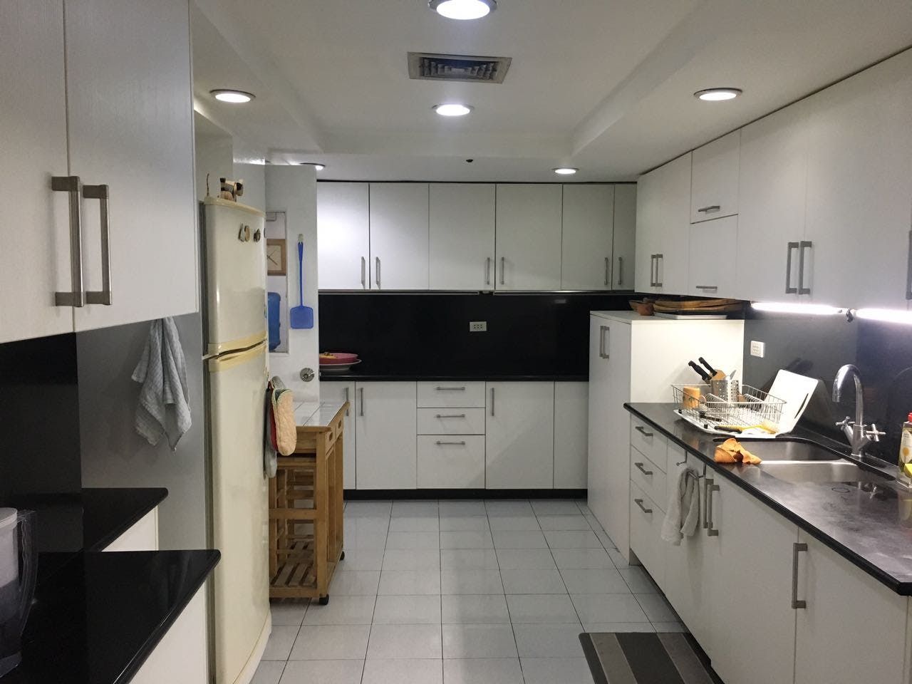 "2BR Condo for Rent in Century Plaza, Legazpi Village, Makati"04