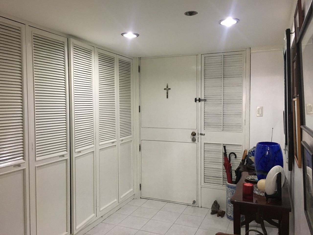"2BR Condo for Rent in Century Plaza, Legazpi Village, Makati"10